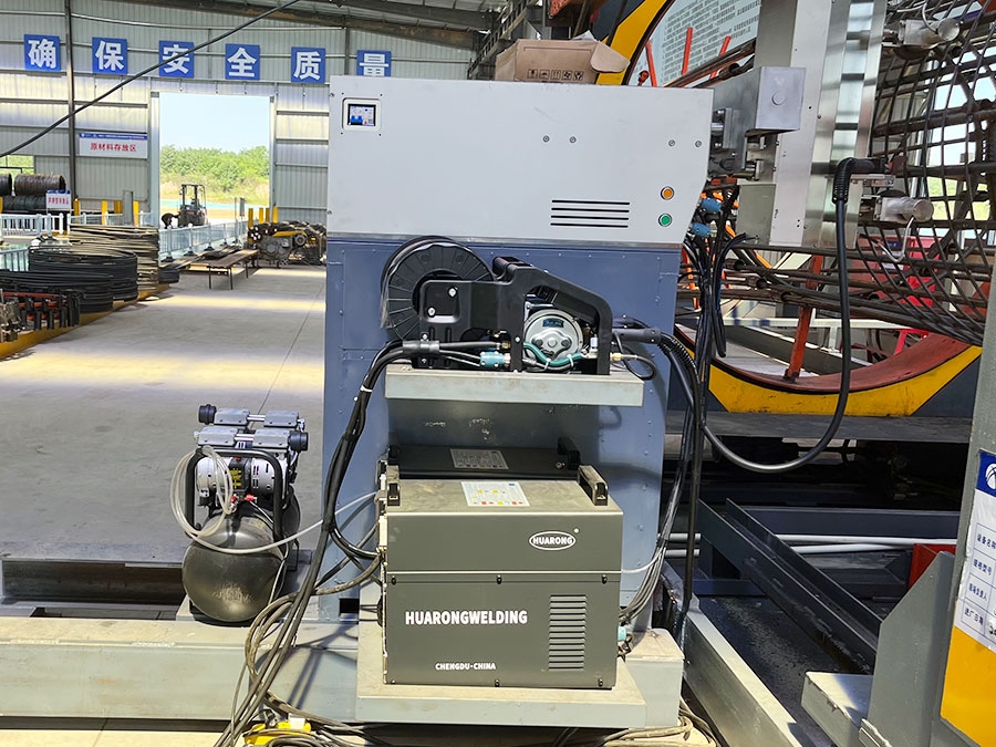 滾焊機(jī)自動焊接機(jī)械臂